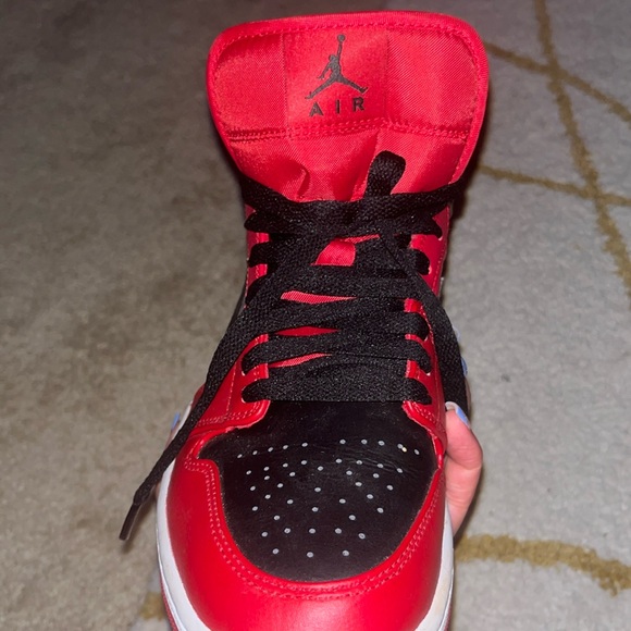 Jordan ones black and red mid US 8 mens - Picture 4 of 6